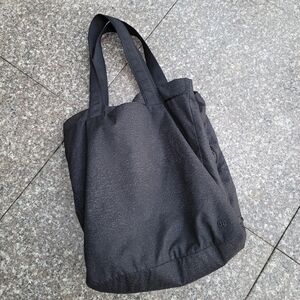Lululemon tote bag